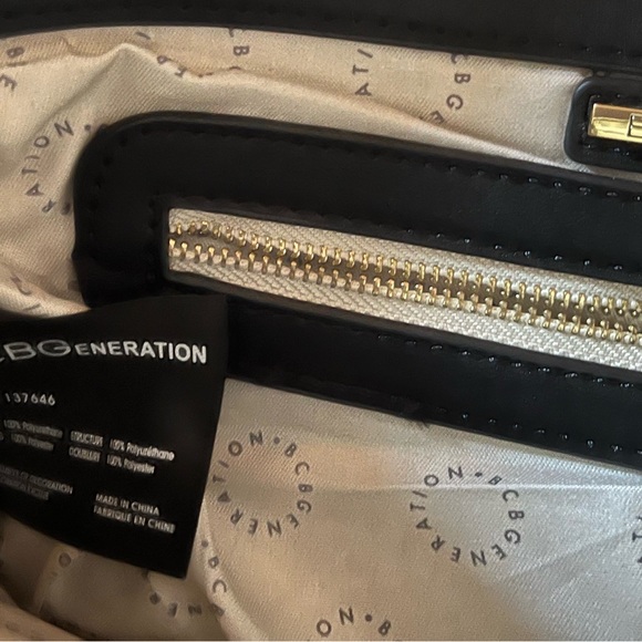 *NEW* Black Vegan leather BCBG Generation Clutch with wrist strap - Picture 5 of 9